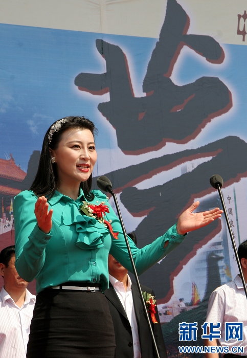 演员李丹,演员李丹，与自然美景的邂逅，寻找内心的宁静之旅
